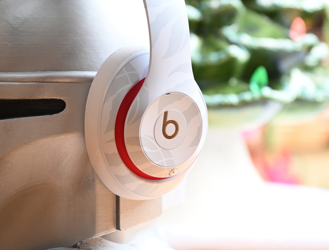 Beats Studio3 lead detail photograph 2