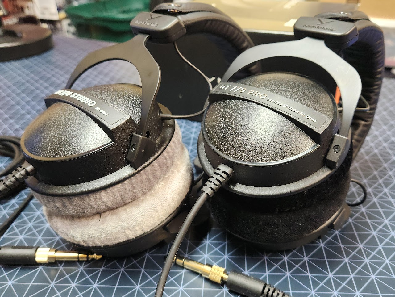 Beyerdynamic DT 770 80Ω lead detail photograph 2