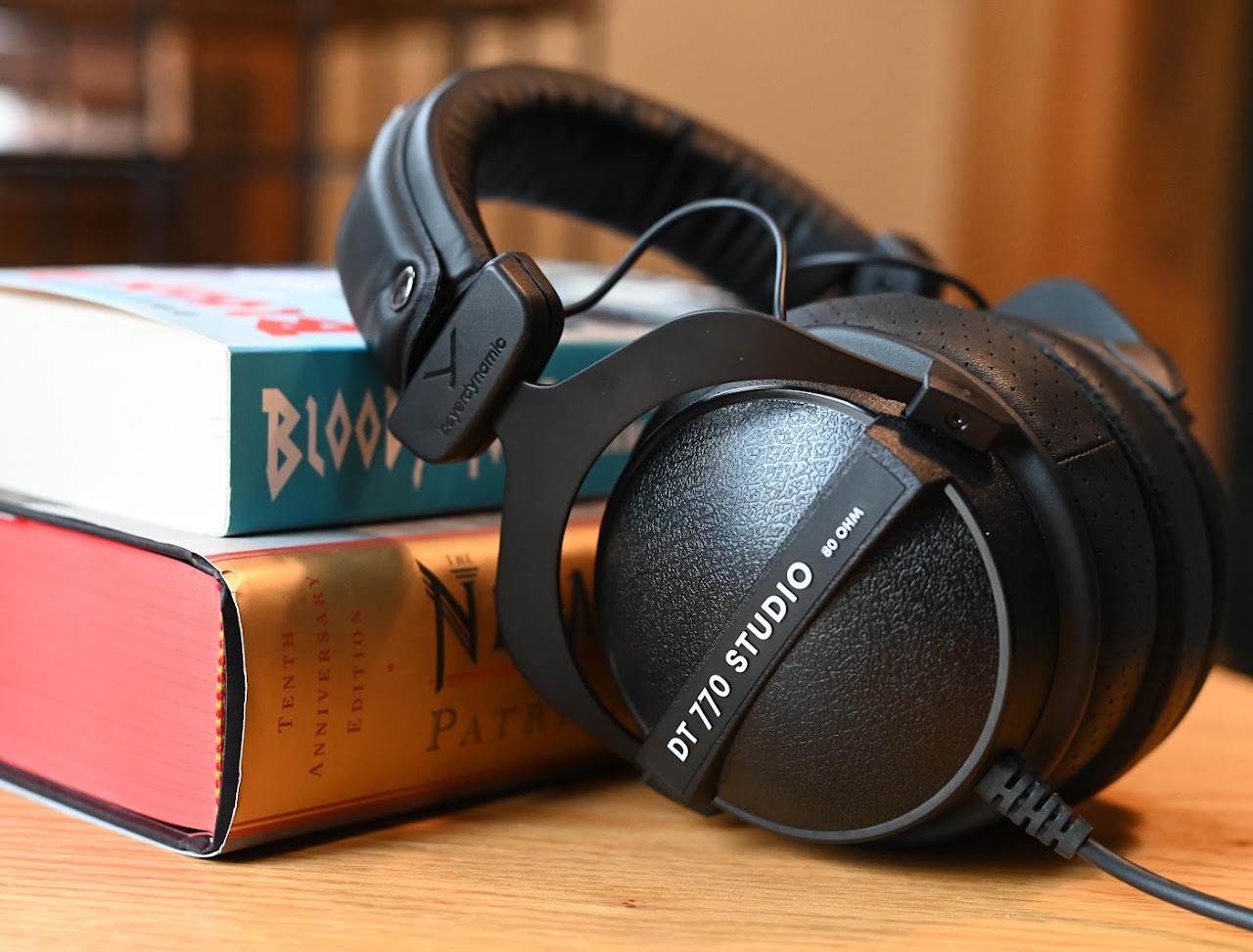 Beyerdynamic DT 770 80Ω lead detail photograph 3