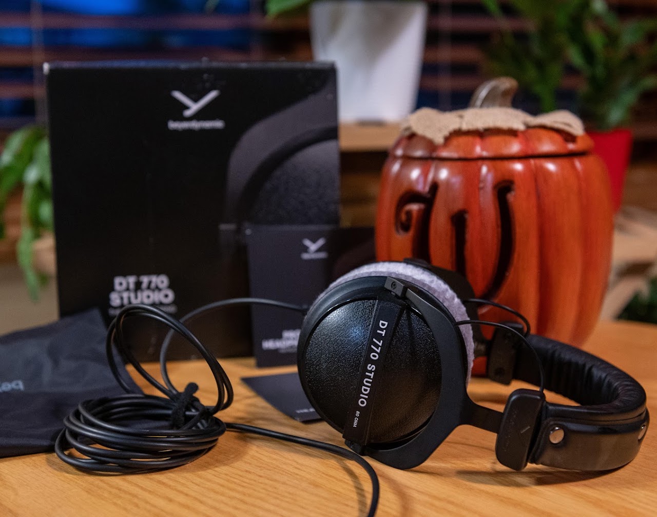 Beyerdynamic DT 770 Studio headphones with their cable and packaging