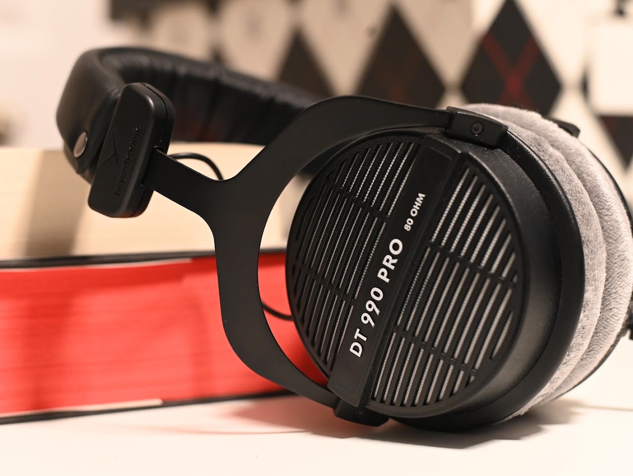 Beyerdynamic DT 990 Pro 80Ω review photograph