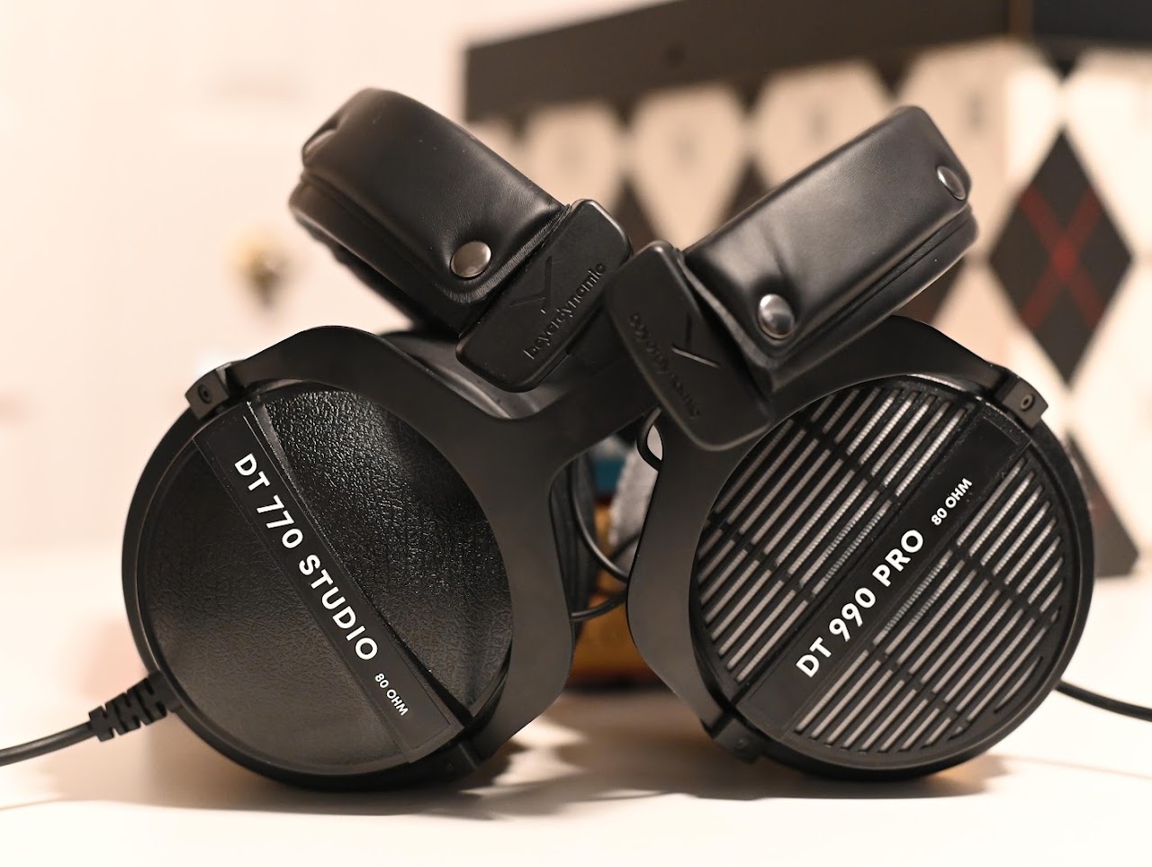 Beyerdynamic DT 990 Pro 80Ω lead detail photograph 2