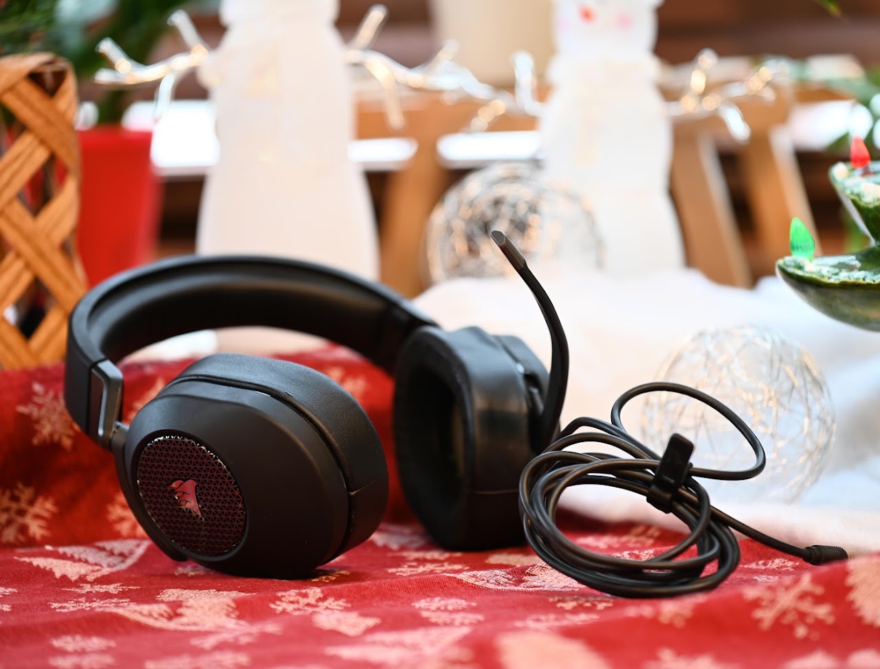 Corsair HS65 Surround review photograph