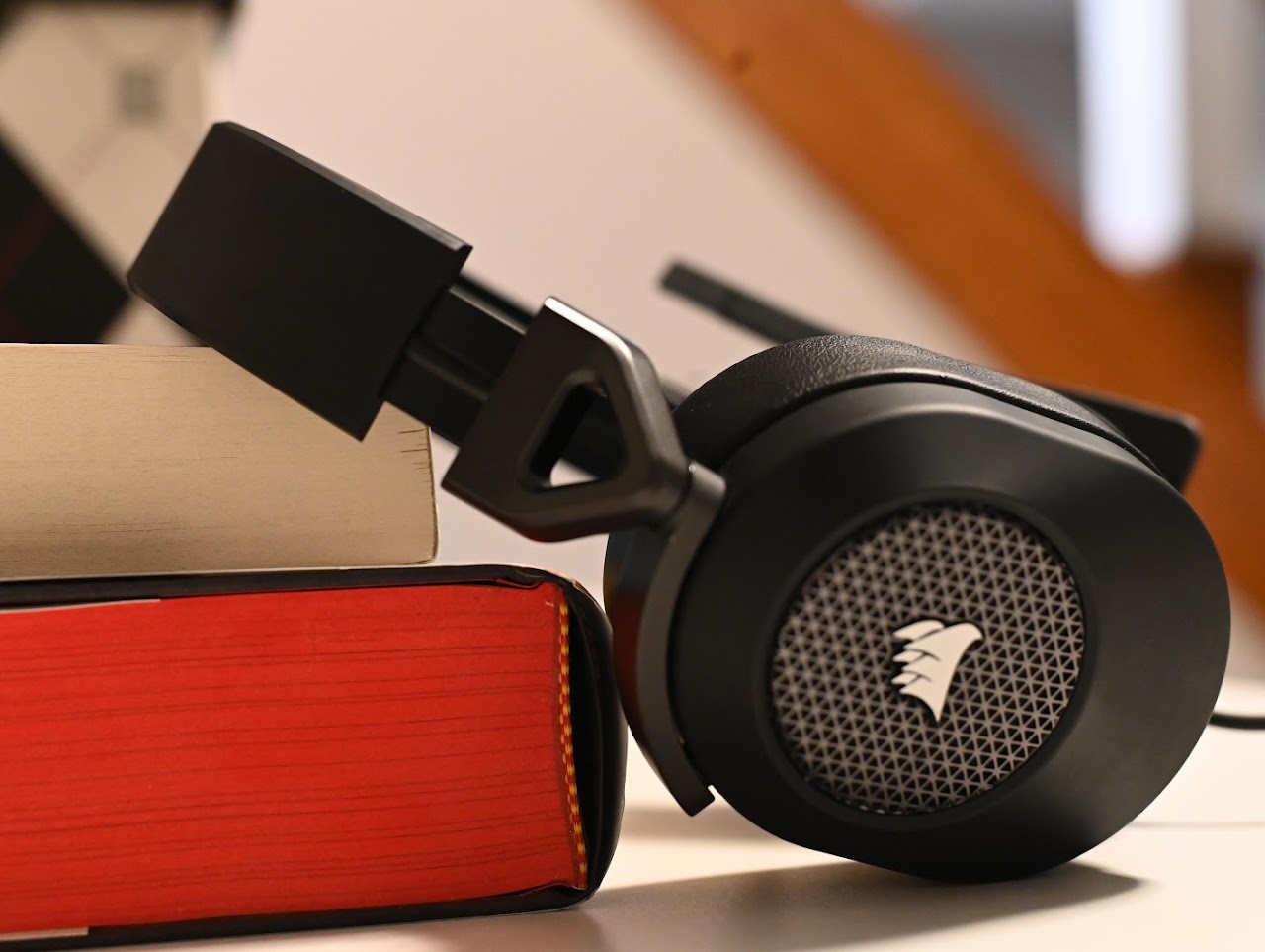 Corsair HS65 Surround lead detail photograph 2