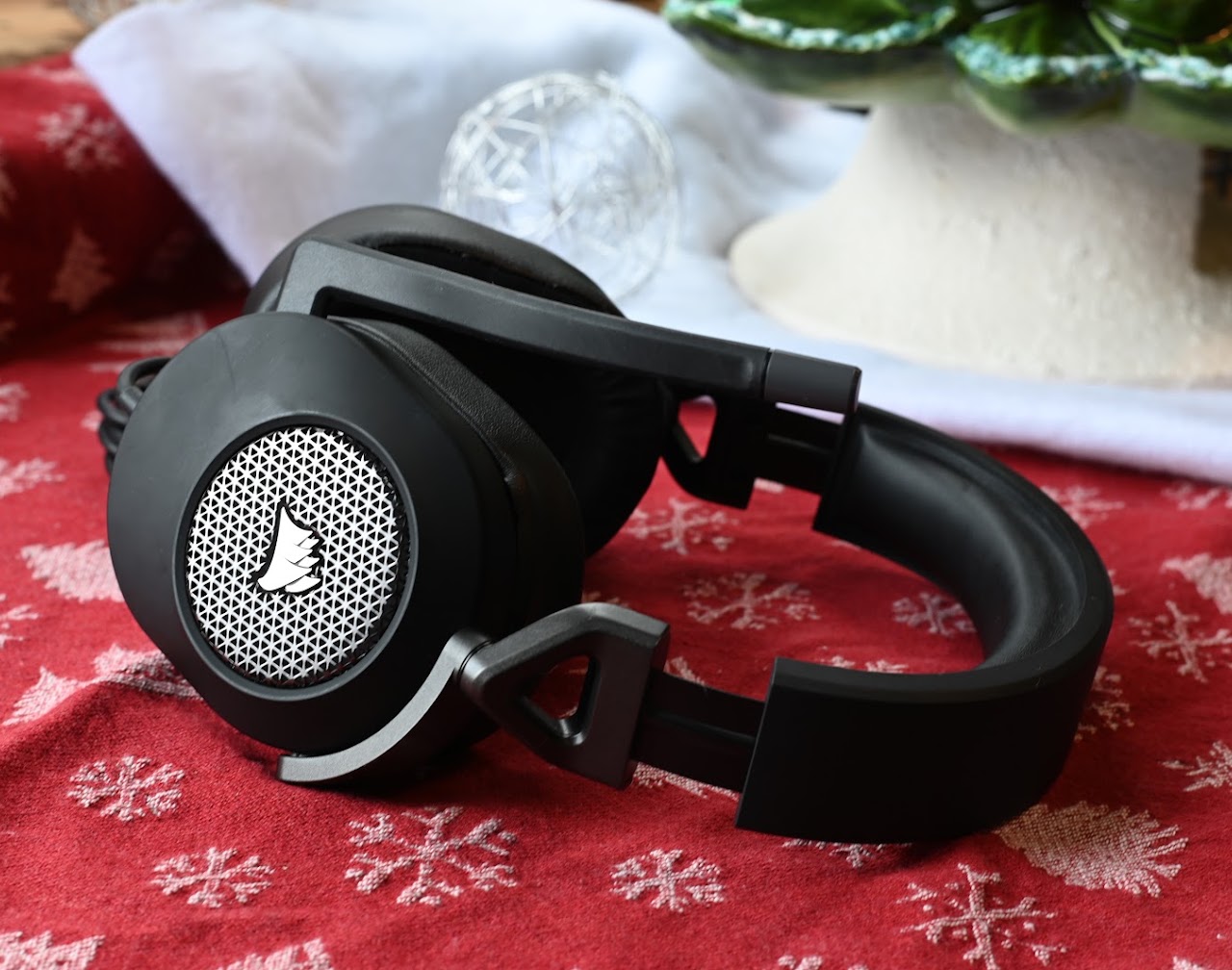 Side view of a Corsair HS65 headset on a red patterned cloth