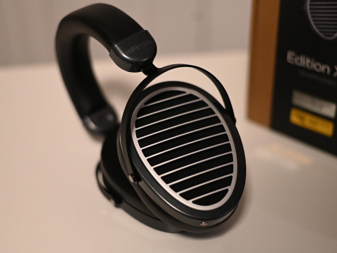Hifiman Edition XS lead detail photograph 2