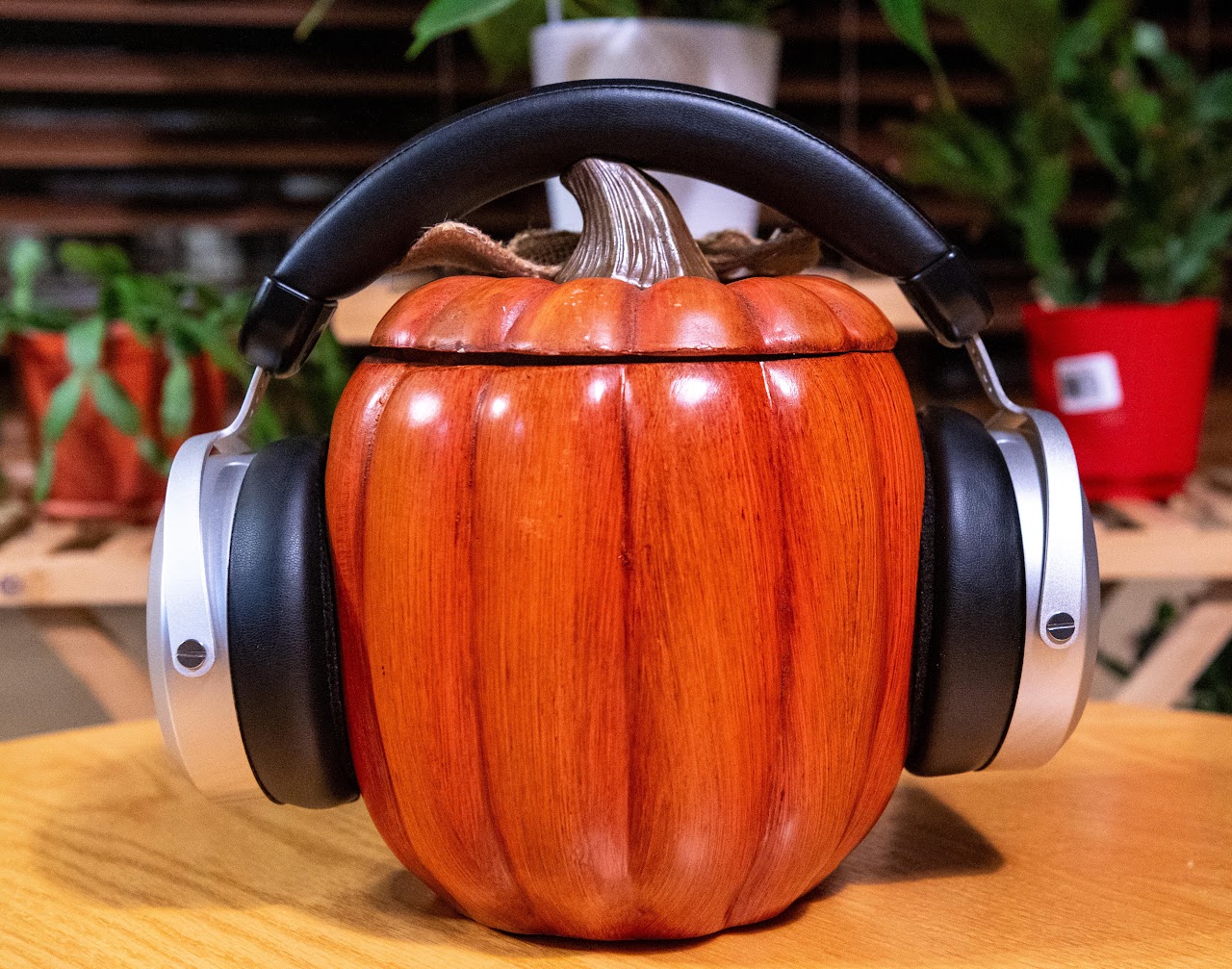 Hifiman HE400se headphones on a carved wooden display